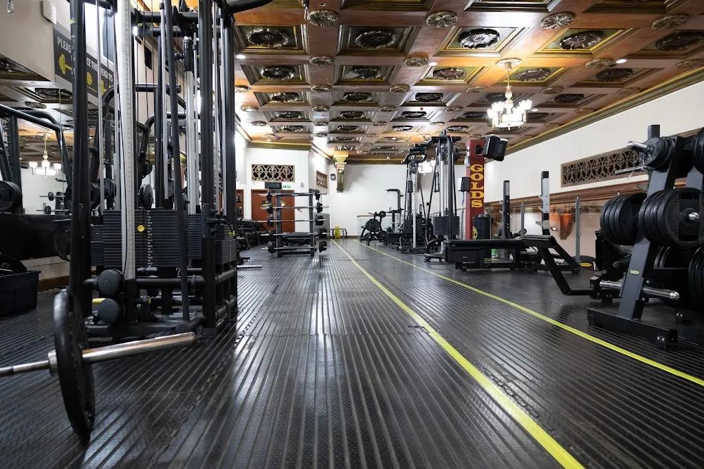 Gold's Gym featured image